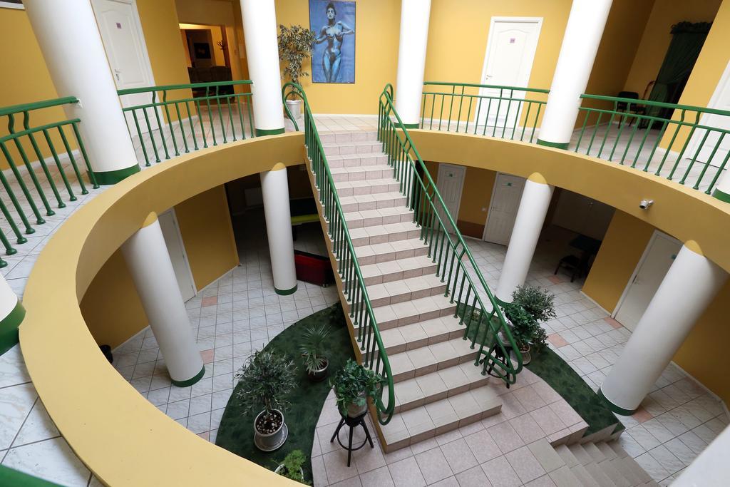 Vaivorykste Hotel Šiauliai Buitenkant foto