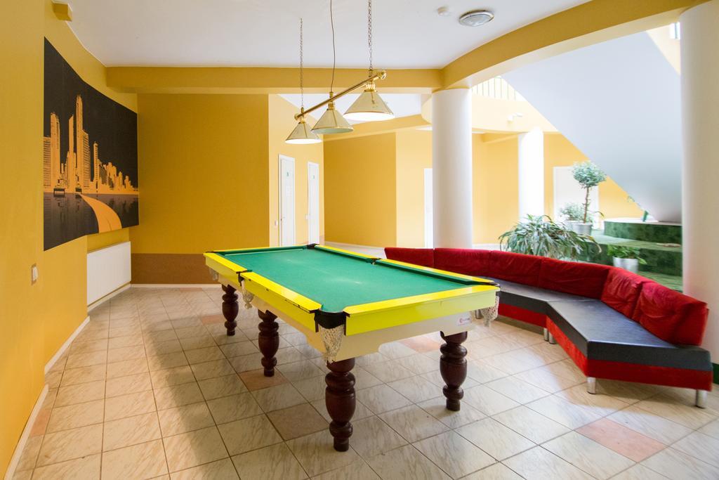 Vaivorykste Hotel Šiauliai Buitenkant foto