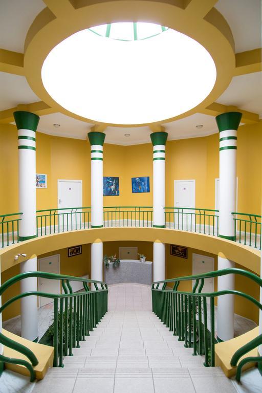 Vaivorykste Hotel Šiauliai Buitenkant foto
