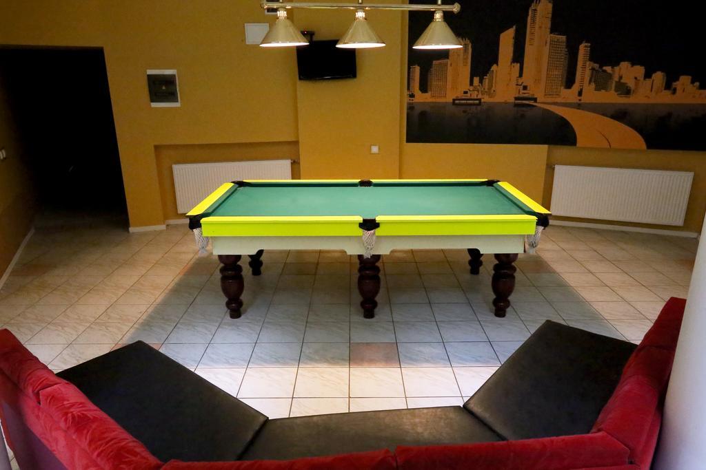 Vaivorykste Hotel Šiauliai Buitenkant foto