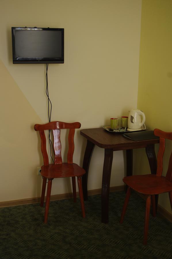 Vaivorykste Hotel Šiauliai Buitenkant foto