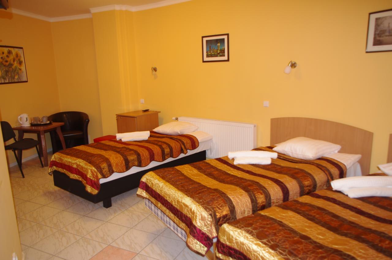 Vaivorykste Hotel Šiauliai Buitenkant foto