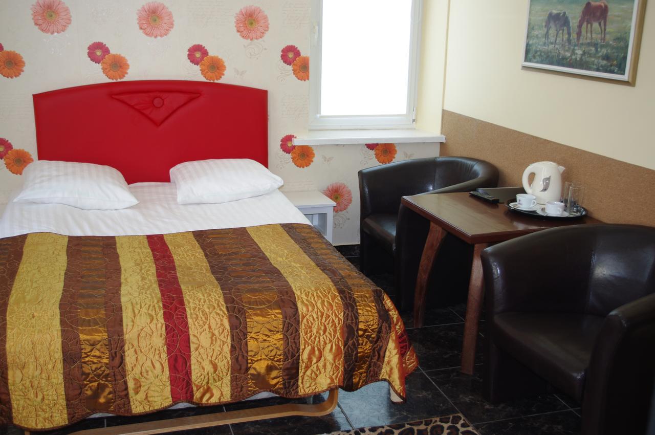 Vaivorykste Hotel Šiauliai Buitenkant foto