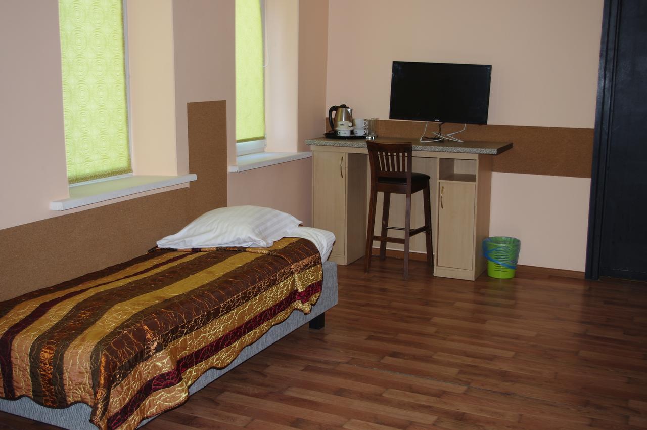 Vaivorykste Hotel Šiauliai Buitenkant foto