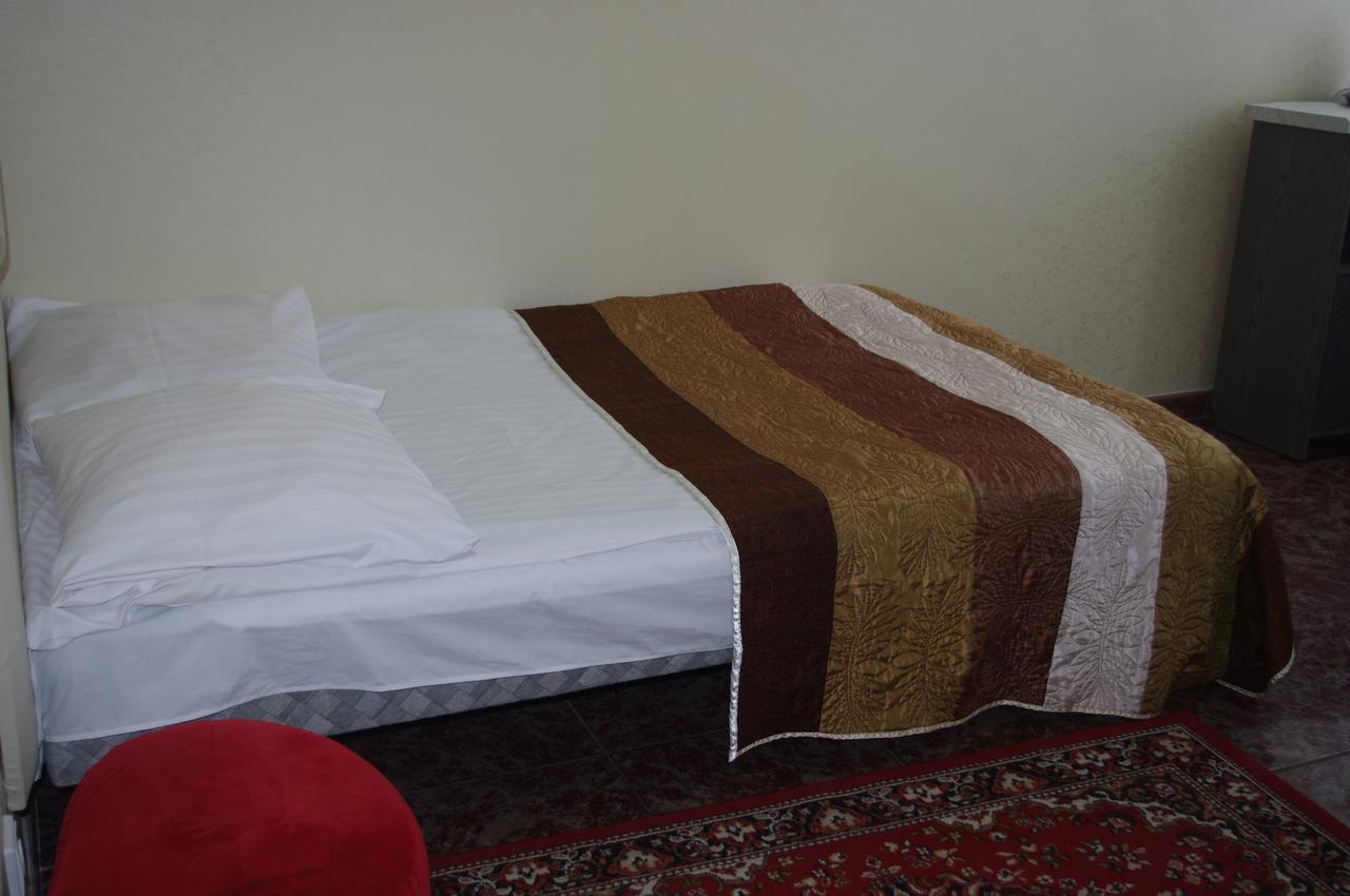Vaivorykste Hotel Šiauliai Buitenkant foto