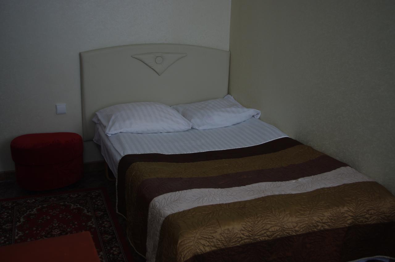 Vaivorykste Hotel Šiauliai Buitenkant foto