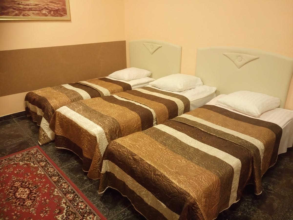 Vaivorykste Hotel Šiauliai Buitenkant foto