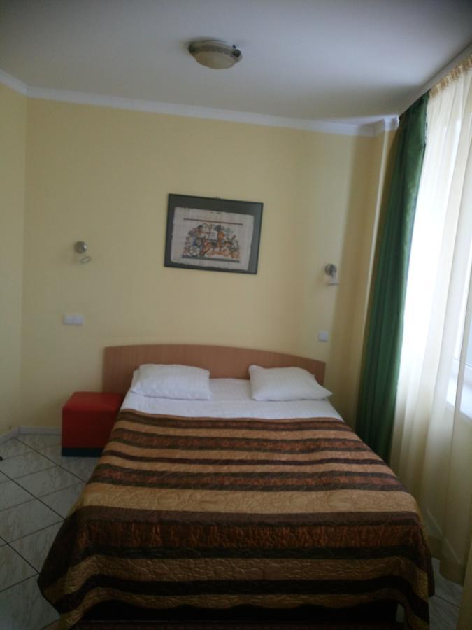 Vaivorykste Hotel Šiauliai Buitenkant foto